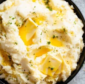 Creamy mashed potatoes with butter, garlic and chives